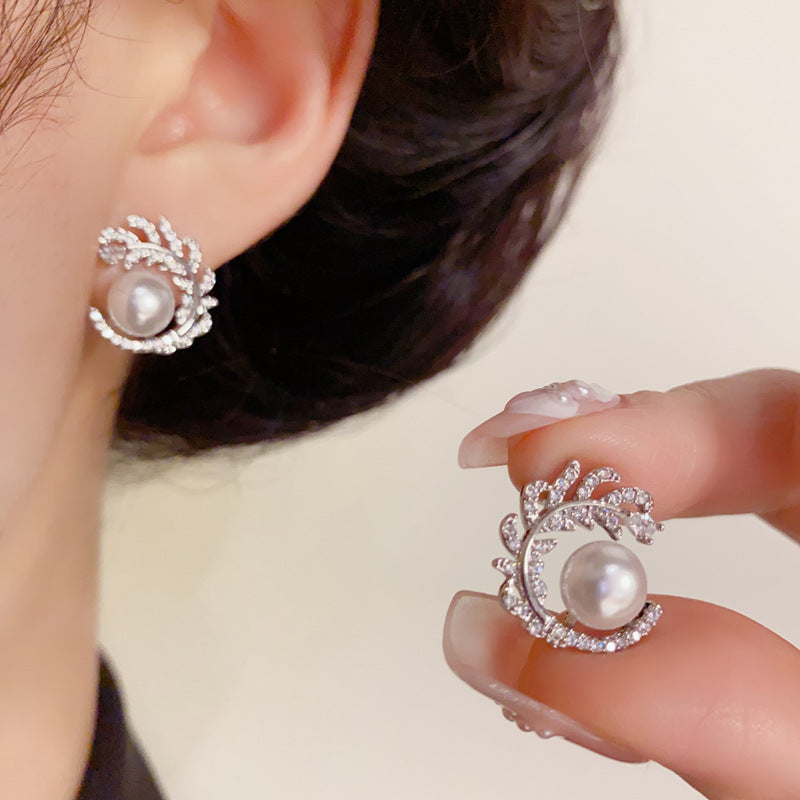 14K Gold Feather Pearl Stud Earrings – Sparkling Minimalist Design