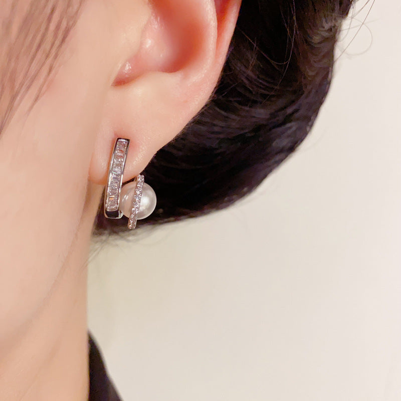 Elegant Zircon Geometric Pearl Stud Earrings – Geometric Design