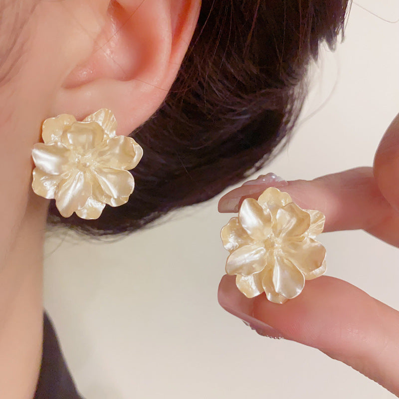 Elegant Flower Petal Stud Floral Earrings – S925 Silver Needle Design