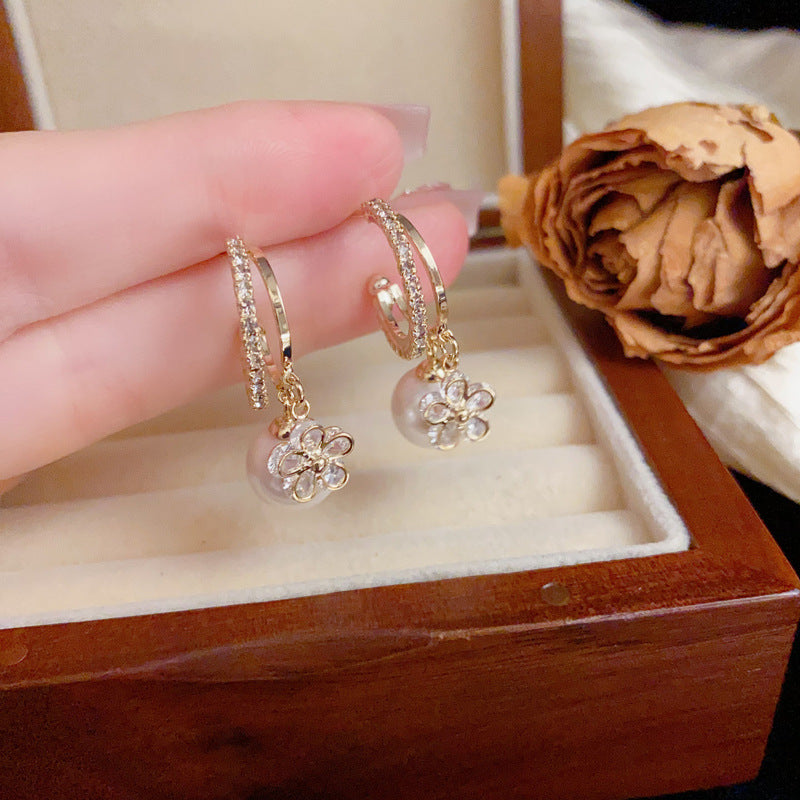 Luxury Zircon Flower & Pearl Drop Earrings – Elegant Floral Design