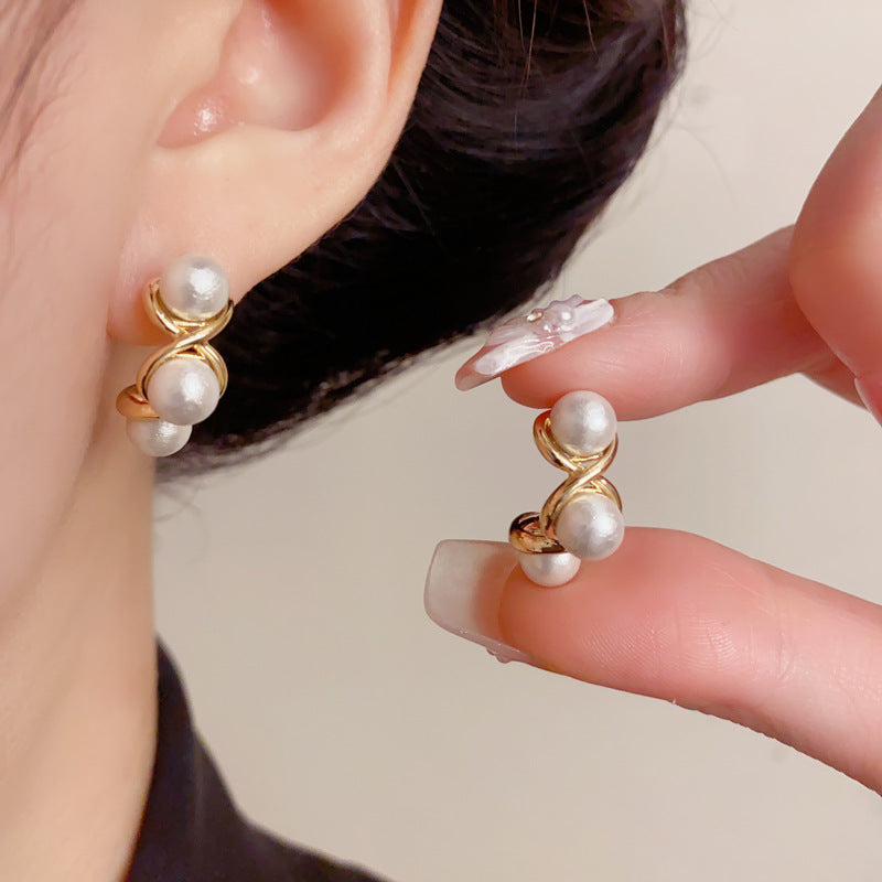 Elegant Metal Wrapped Pearl C-Hoop Earrings – Minimalist Design