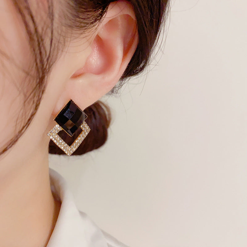 أقراط أذن من الذهب عيار 14 قيراطًا مطلية بالكريستال الأسود مرصعة بالزركون - أعمدة فضية S925