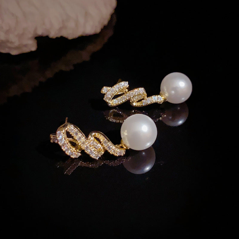 Elegant Full-Zircon Twisted Pearl Drop Earrings – Silver Needle Design