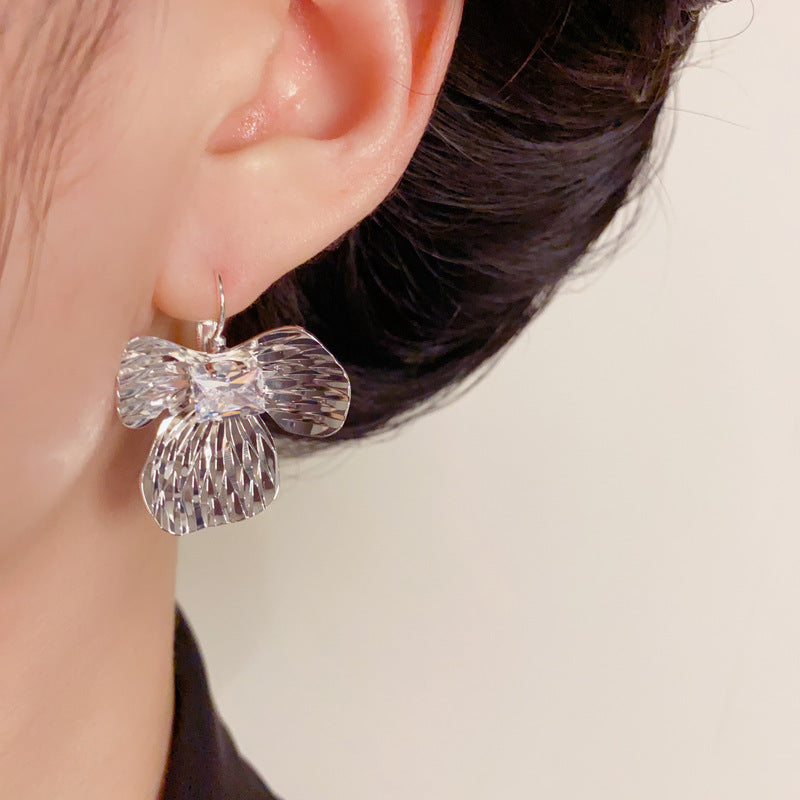 16K Gold Elegant Zircon Textured Petal Earrings – Floral Design