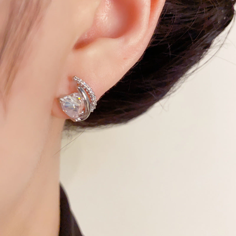 Luxury Zircon Geometric Heart Stud Earrings – Elegant Design
