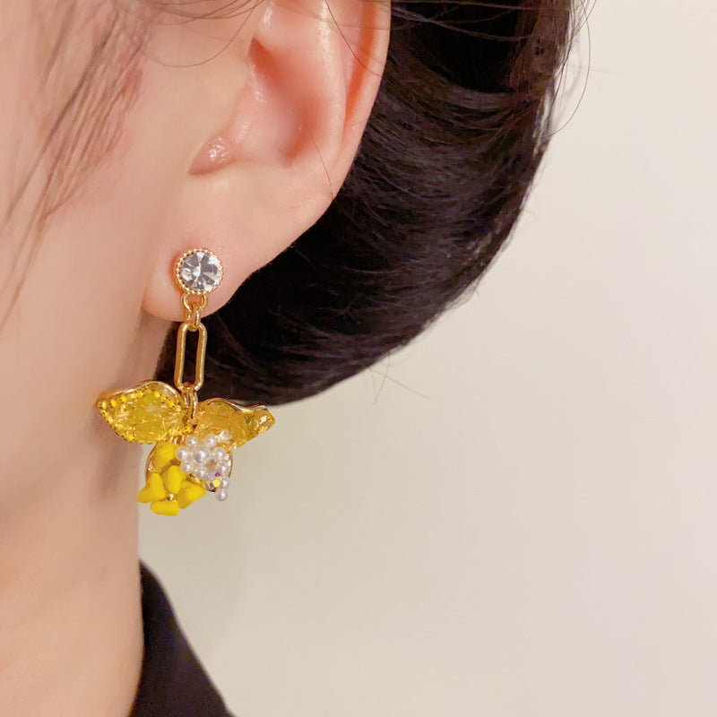 Asymmetric Flower Petal Tassel Gold Earrings – Elegant Floral Design
