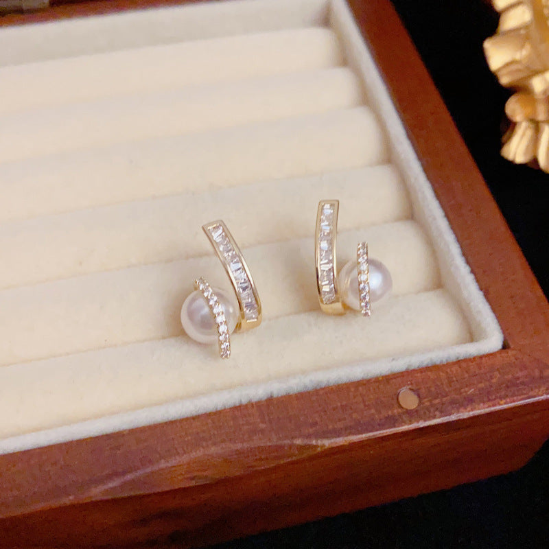 Elegant Zircon Geometric Pearl Stud Earrings – Geometric Design