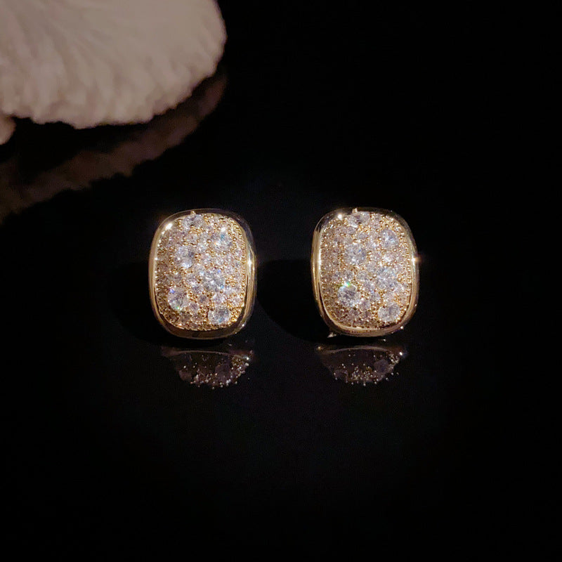 Luxury Full-Zircon Oval Stud Gold Earrings – Geometric Elegant Design