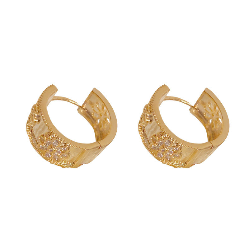 Elegant Metal Petal Hoop Earrings – Geometric French Retro Design