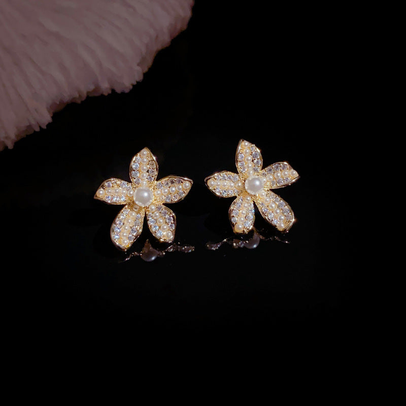 Elegant Zircon & Pearl Flower Stud Earrings – Floral Design