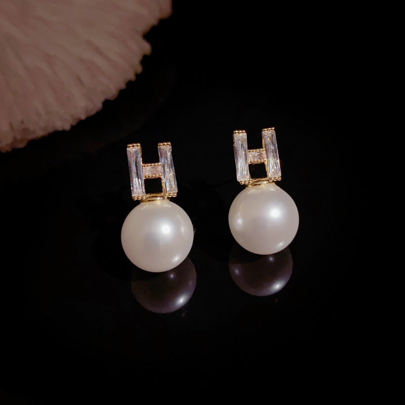 Luxury Zircon H Letter & Pearl Stud Earrings – Elegant Design