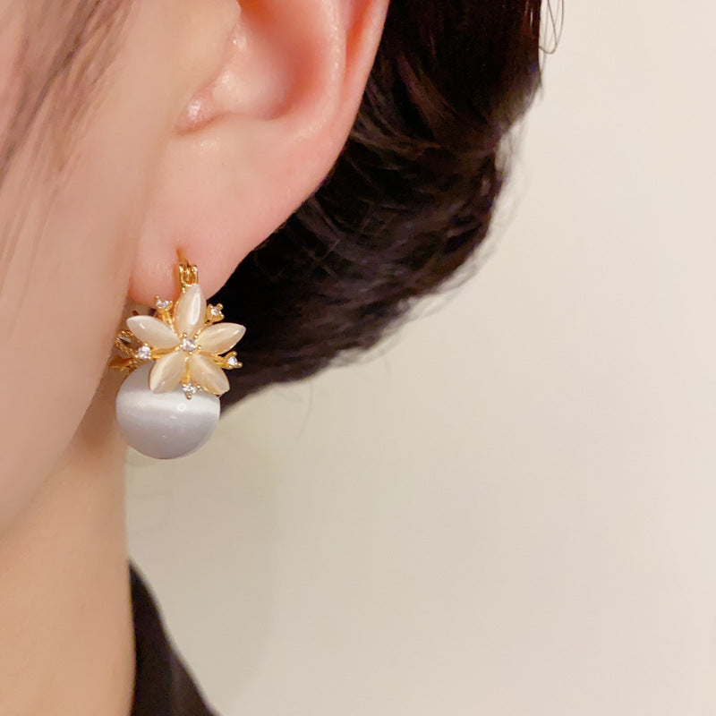 14K Gold-Plated Cats Eye Flower Pearl Clip-On Earrings – Luxury Design