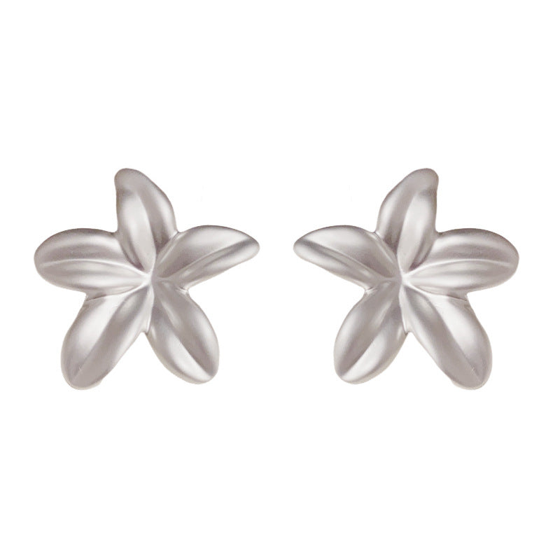 French-Style Silver Metal Flower Stud Earrings – Elegant Floral Design