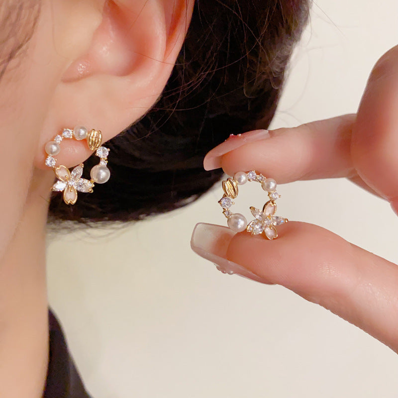 14K Gold Enamel Flower & Pearl Round Stud Earrings – Floral Design