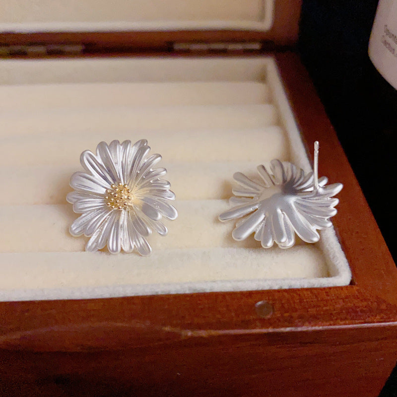 14K Gold-Plated Metal Daisy Stud Earrings – Sweet Minimalist Design