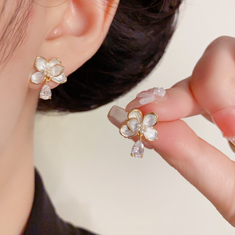 Luxury White Petal & Droplet Stud Earrings – Elegant Flower Design