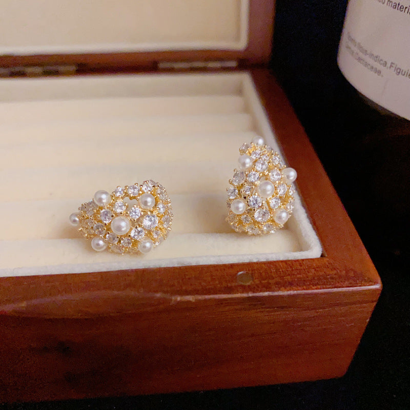 14K Gold Pearl Teardrop Stud Earrings – Elegant Sparkling Design