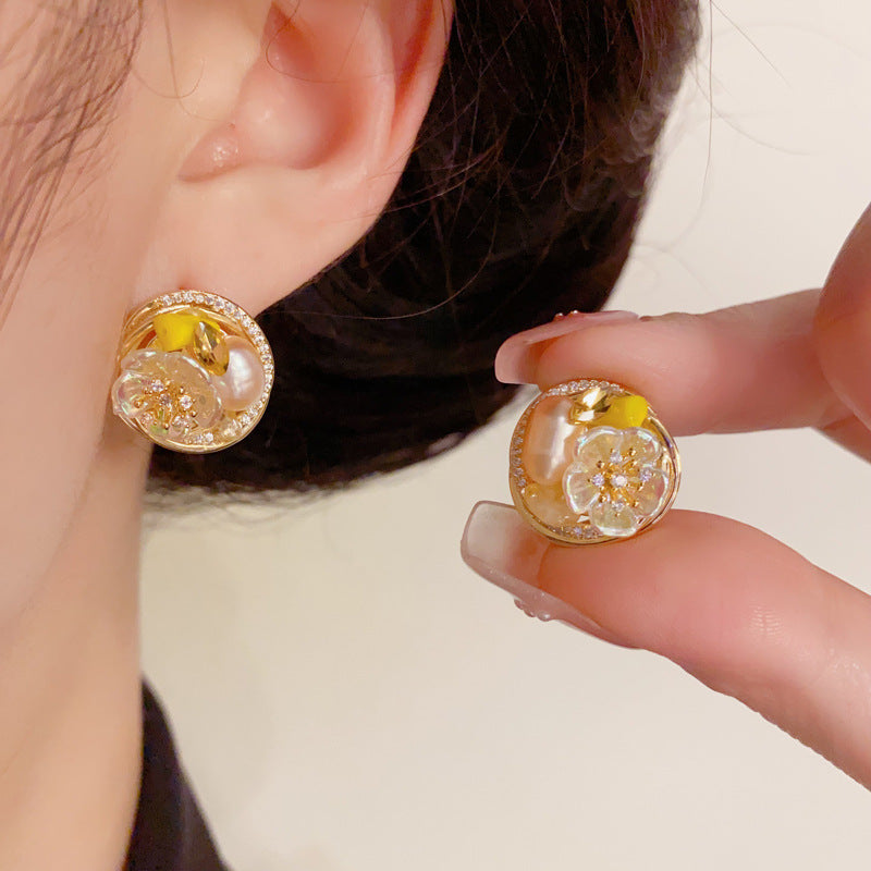 14K Gold Freshwater Pearl Floral Hoop Stud Earrings – Elegant Design