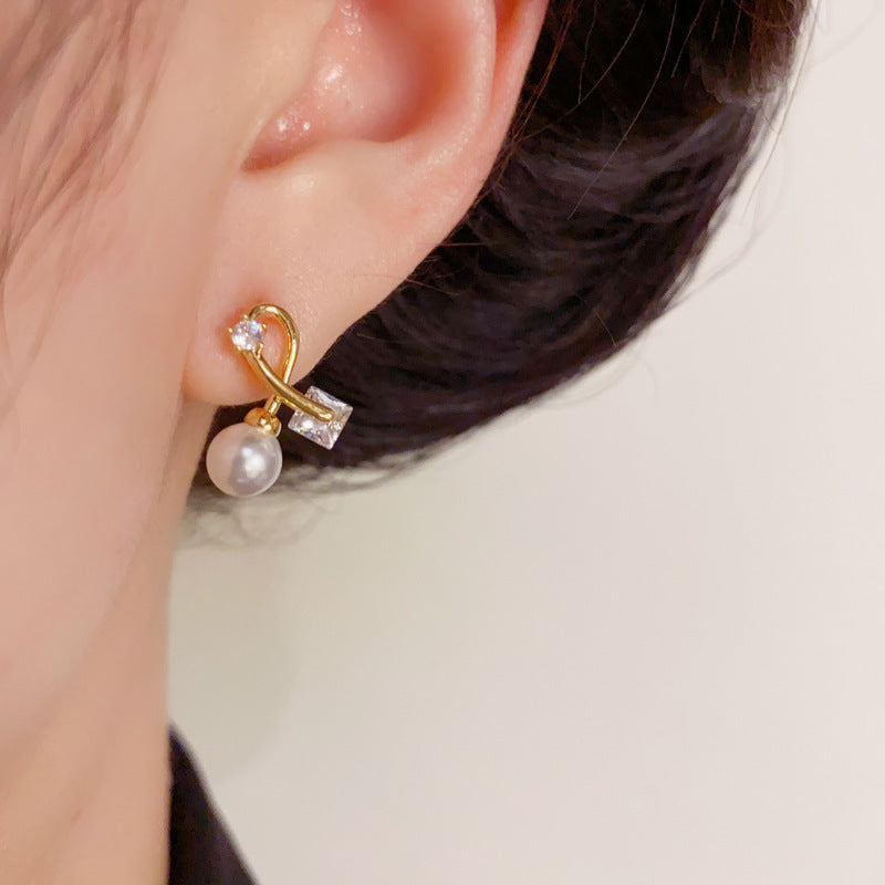 Luxury Square Zircon & Faux Pearl Stud Earrings – Geometric Design