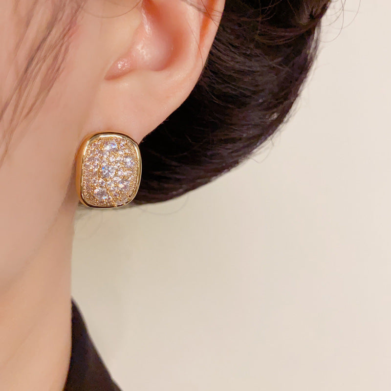 Luxury Full-Zircon Oval Stud Gold Earrings – Geometric Elegant Design