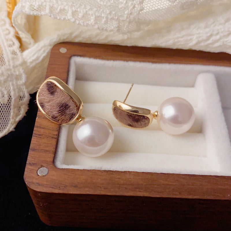 Luxury Leopard Geometric Pearl Drop Earrings – French Retro Design