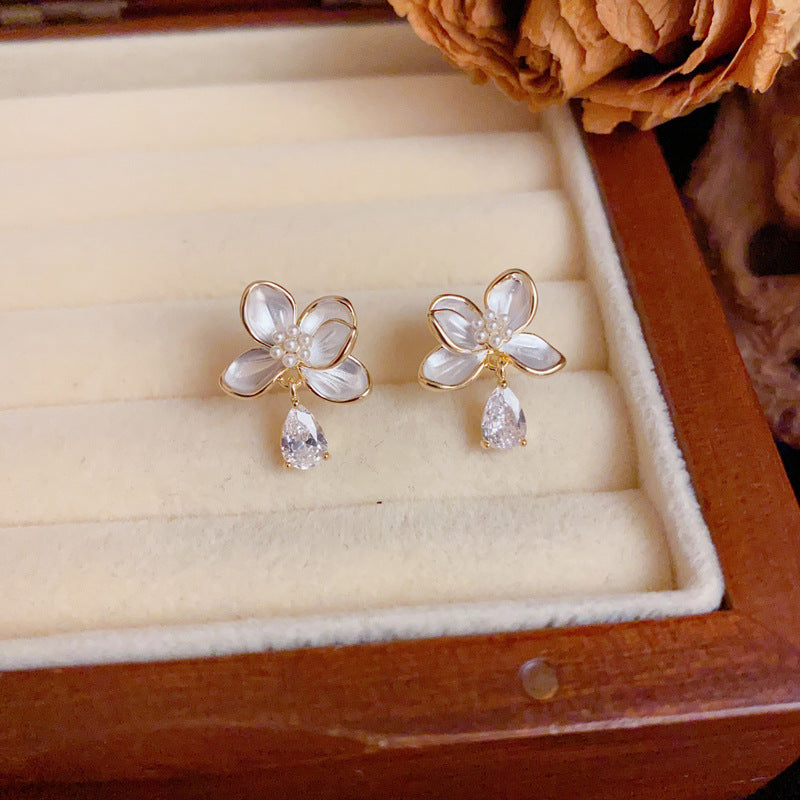 Luxury White Petal & Droplet Stud Earrings – Elegant Flower Design
