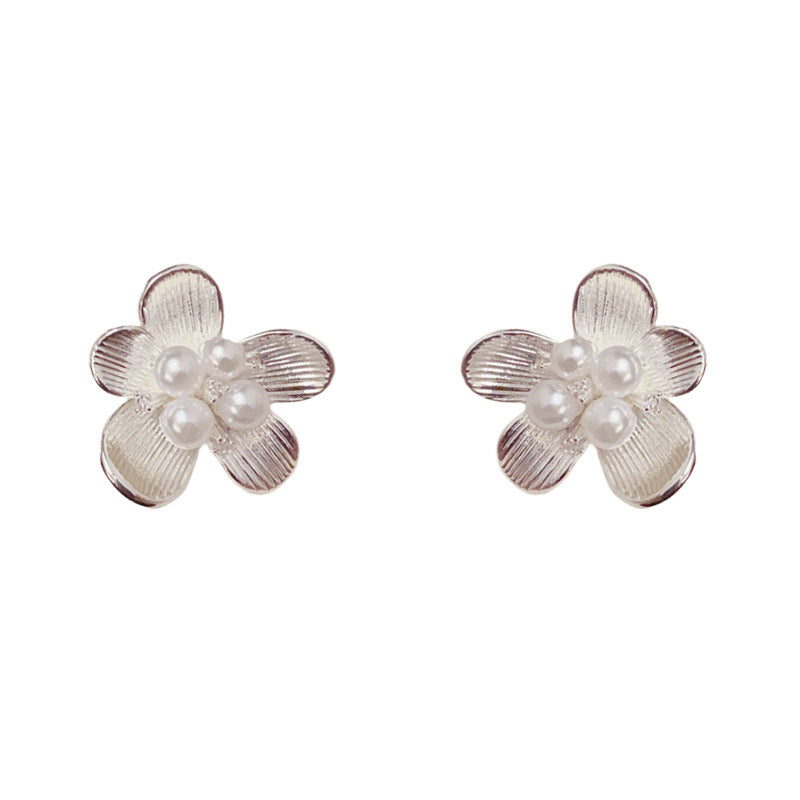 Luxury Metal Pearl Flower Stud Earrings – Elegant Floral Design