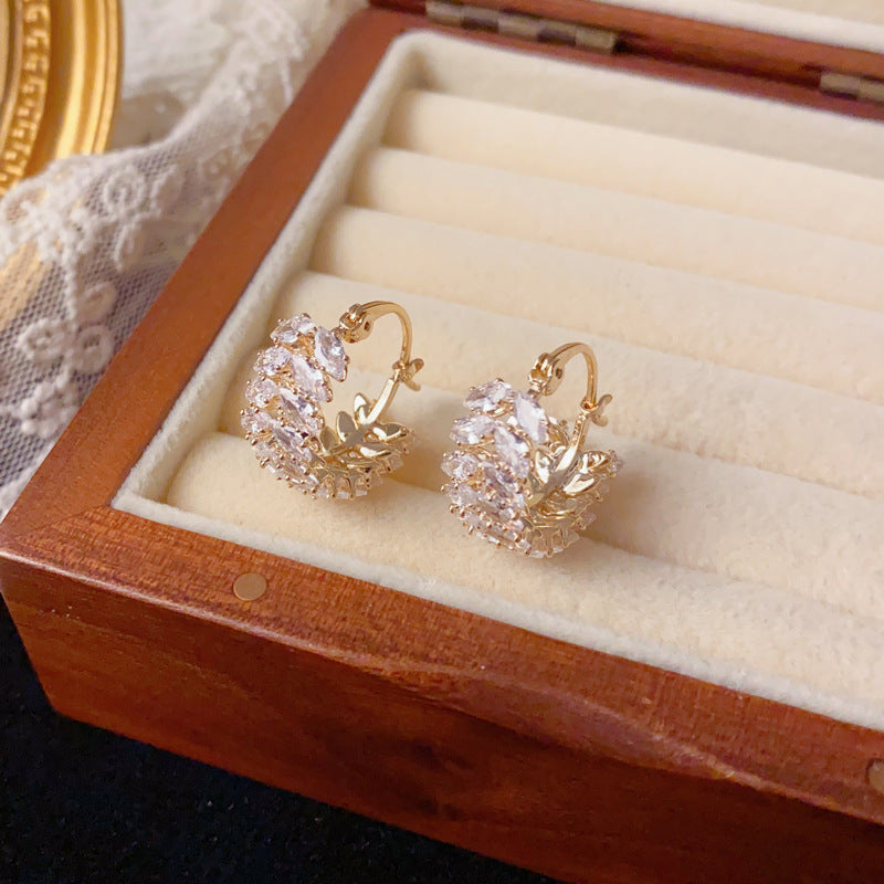 Luxury Zircon Leaf Circle Ear Cuff Earrings – French Minimalist Design