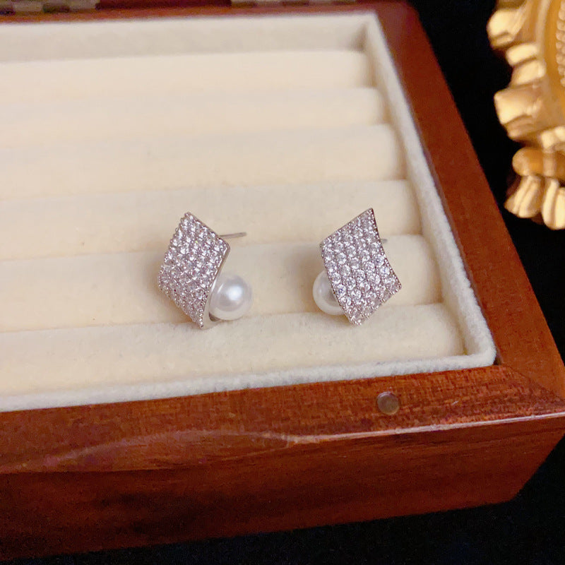 Luxury Geometric Square Pearl Stud Earrings – Elegant Design