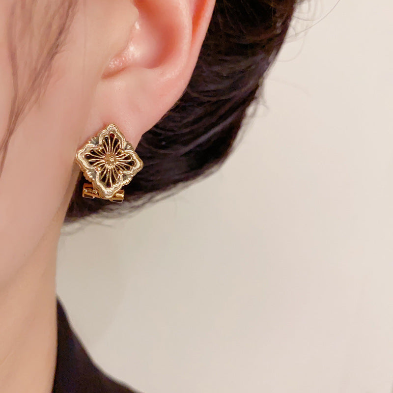 14K Gold-Plated Metal Four-Leaf Flower Stud Earrings – Elegant Vintage