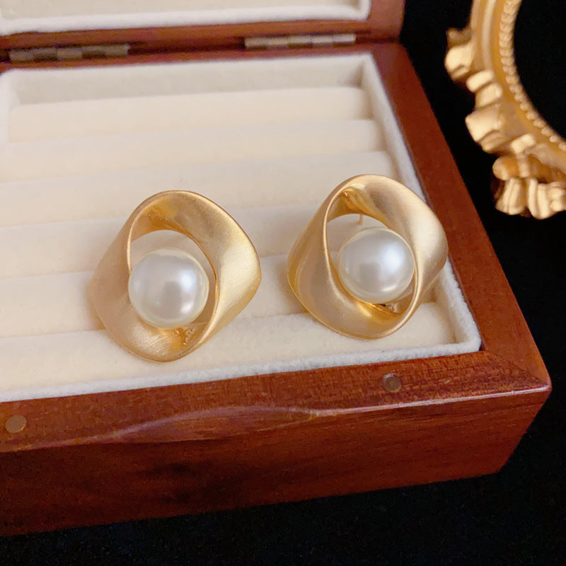 Luxury Brushed Metal Geometric Pearl Gold Earrings – Elegant Design