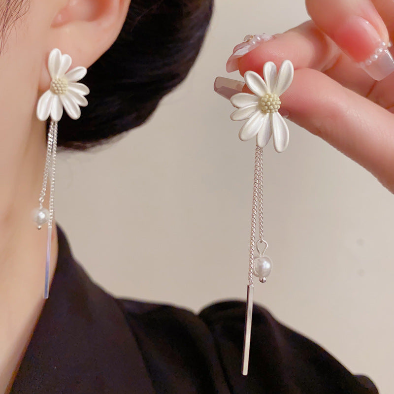 Eaioncol Daisy Petal Tassel Drop Earrings Gold