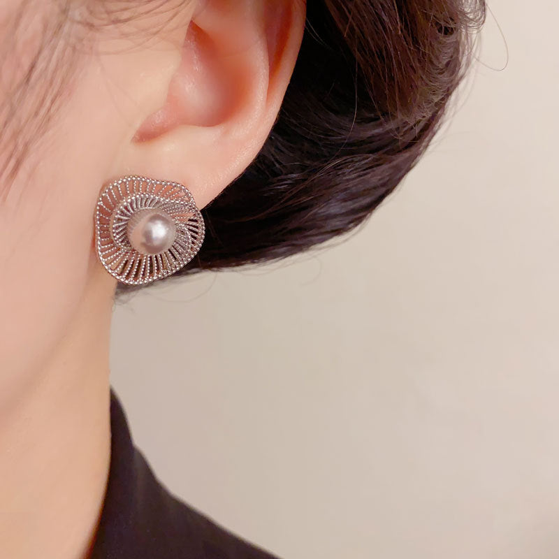 Elegant Hollow Metal Pearl Petal Stud Earrings – French Retro Design