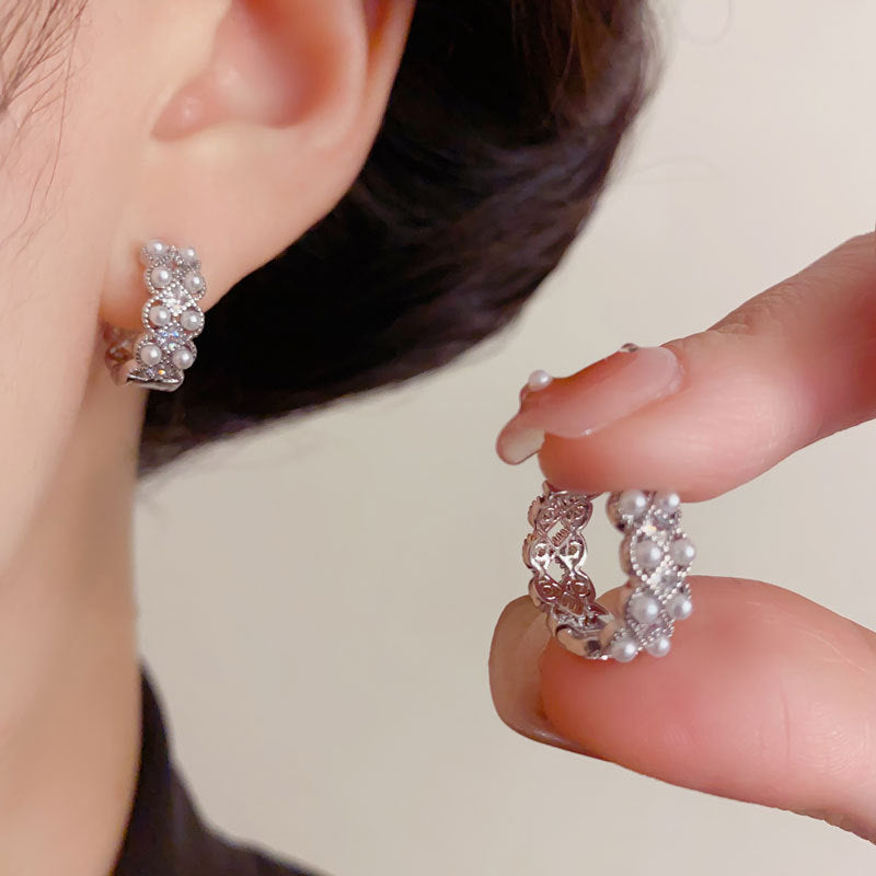 Elegant Hollow Metal Pearl Mini Hoop Earrings – Minimalist Design