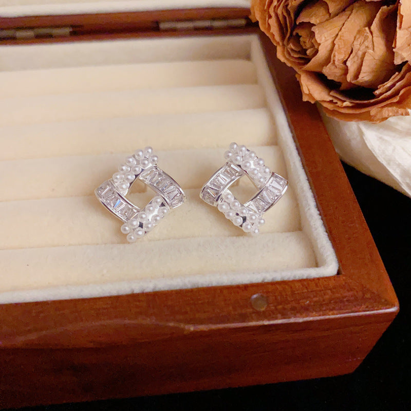 Luxury Pearl & Diamond-Shaped Stud Sliver Earrings – Geometric Design