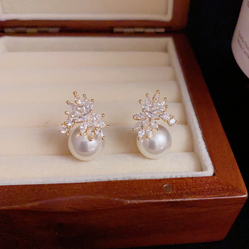 14K Gold Luxury Full-Zircon Leaf & Pearl Stud Earrings– Elegant Design