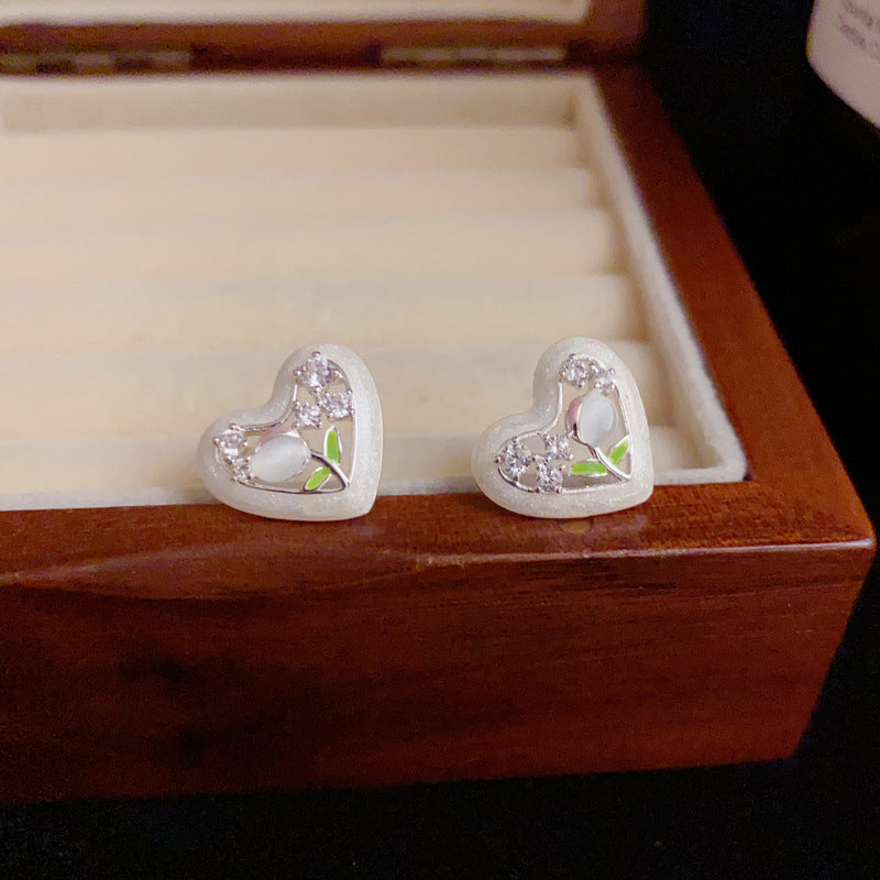 14K Gold Plated Tulip Heart Stud Earrings – Romantic Design