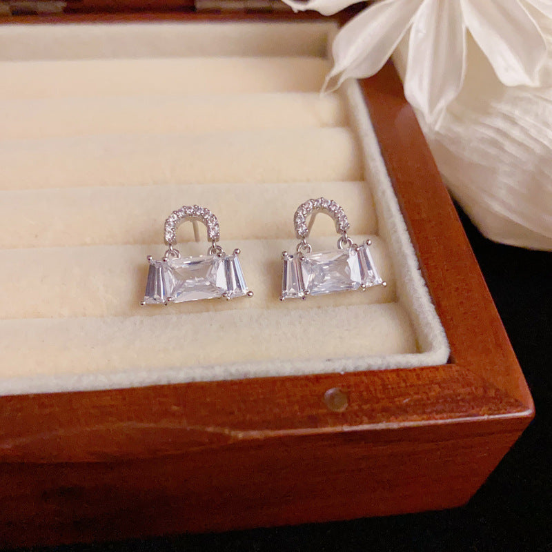 Elegant Full-Zircon Square Bag Stud Earrings – Geometric Design