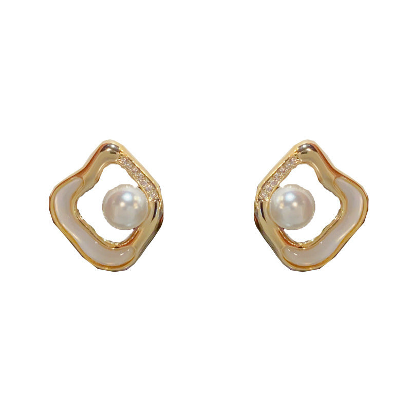 Luxury Mother-of-Pearl Geometric Stud Earrings – Elegant Design