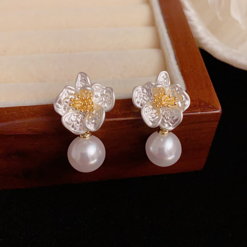 Luxury Metal Petal Pearl Drop Earrings – Elegant Floral Design