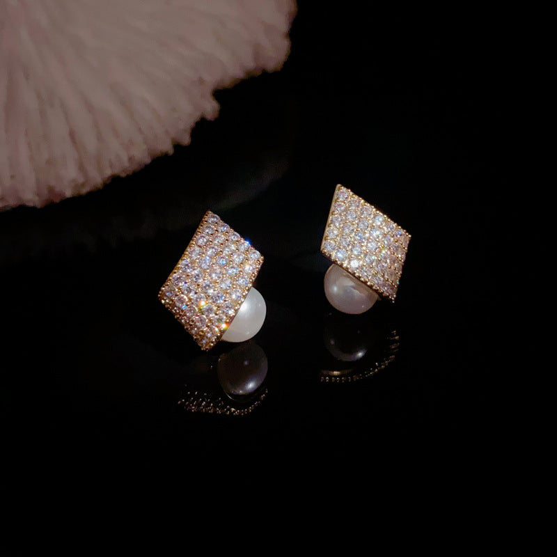 Luxury Geometric Square Pearl Stud Earrings – Elegant Design