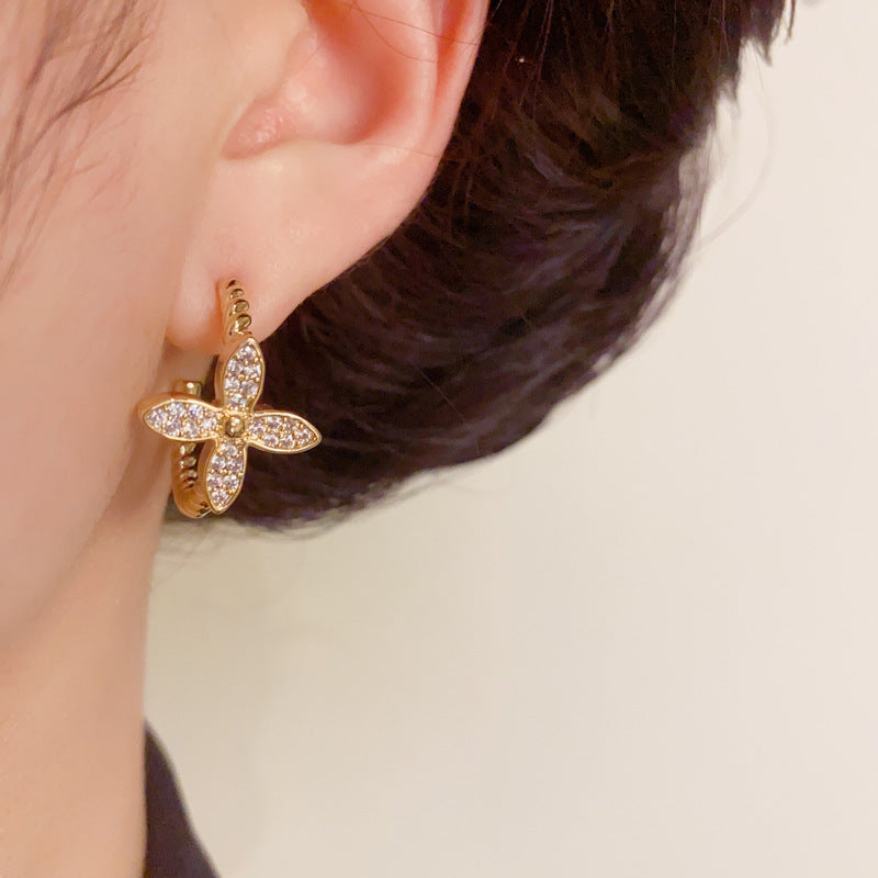 Luxury Zircon Four-Leaf Flower Hoop Earrings – Elegant Flower Design