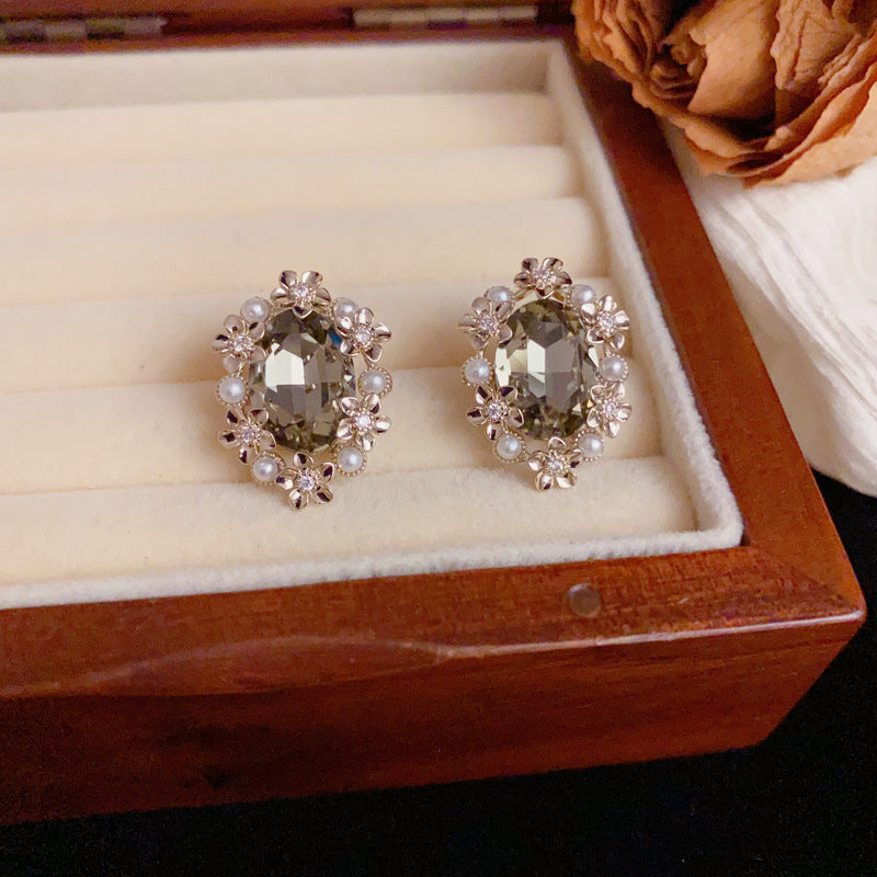 Luxury Pearl & Metal Petal Geometric Gold Earrings – Elegant Design