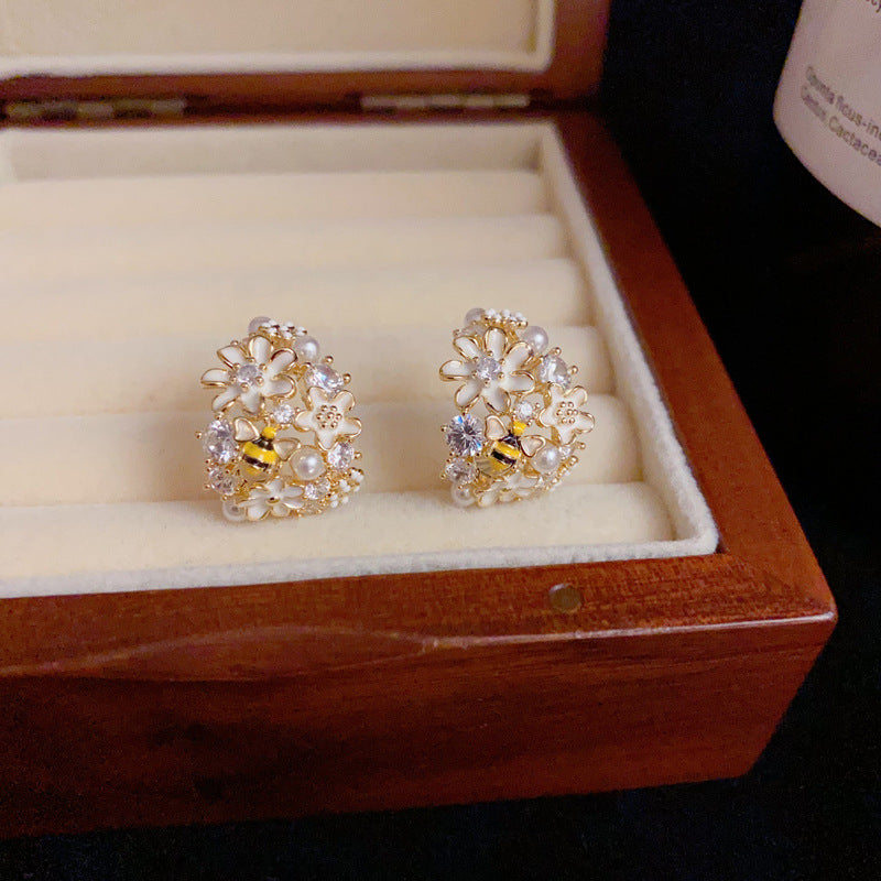 14K Gold Minimalist Bee Flower & Pearl Hoop Earrings – Elegant Design