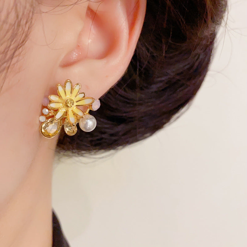 14K Gold Sweet Yellow Enamel Daisy Stud Earrings – Elegant Design