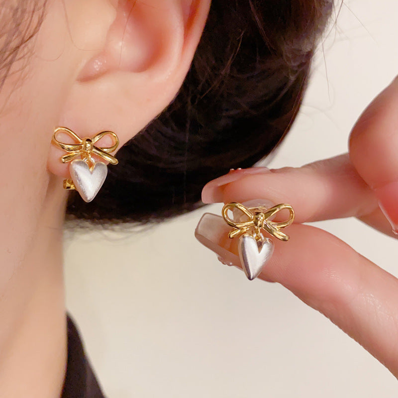 14K Gold-Plated Bow & Heart Ear Clip Earrings – Elegant Design