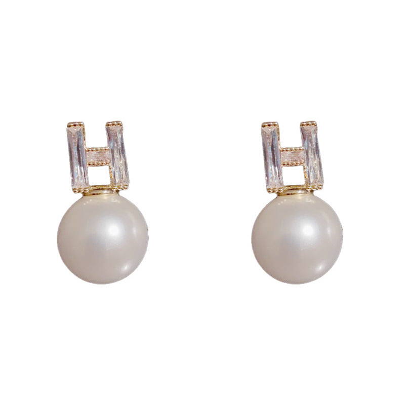 Luxury Zircon H Letter & Pearl Stud Earrings – Elegant Design