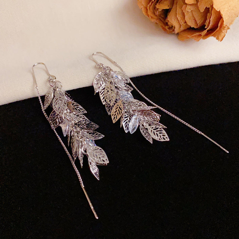 Luxury Hollow Metal Leaf Tassel Ear Threader Earrings – Elegant Design