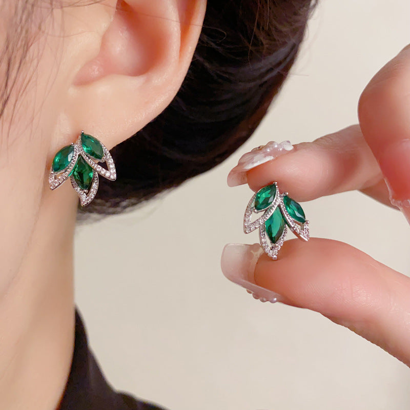 Elegant Green Leaf Stud Earrings – French Retro Botanical Design