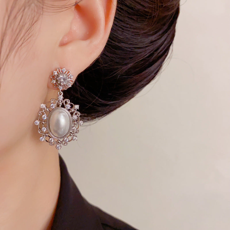 Luxury Rhinestone Pearl Oval Petal Drop Earrings – Elegant Design
